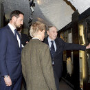 23. april: Kongen og Kronprinsen besøkte krigsveteraner på Forsvarsmuseet. Etterpå fikk Kronprins Haakon og Marius en omvisning av museumsdirektør Arnfinn Moland og Gunnar Sønsteby (Foto. Morten Holm / Scanpix)
